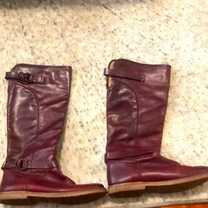 Frye Boot Beautiful burgundy color